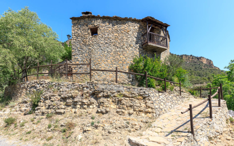 Access down to the river in just a few minutes walk